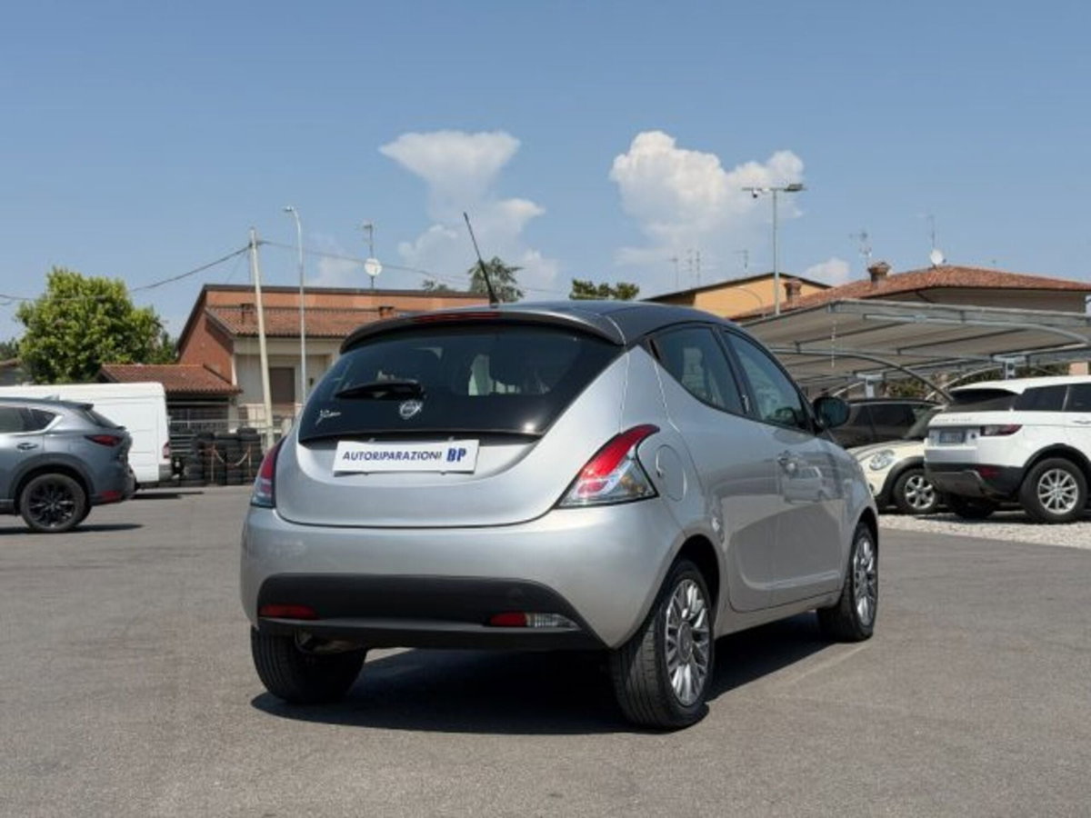 Lancia Ypsilon 1.2 69 CV 5 porte Gold (6)