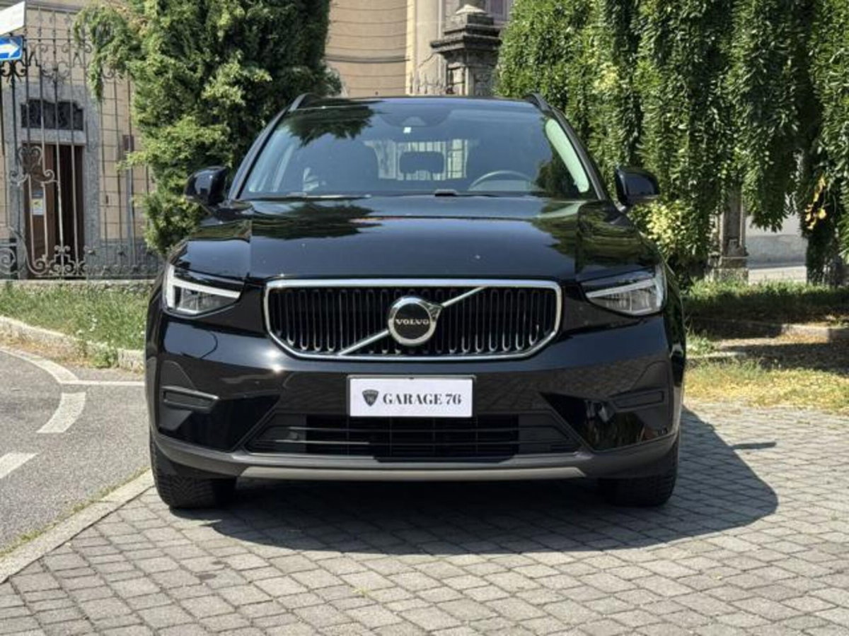 Volvo XC40 T2 automatico Core (2)
