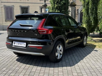 Volvo XC40 T2 automatico Core (3)