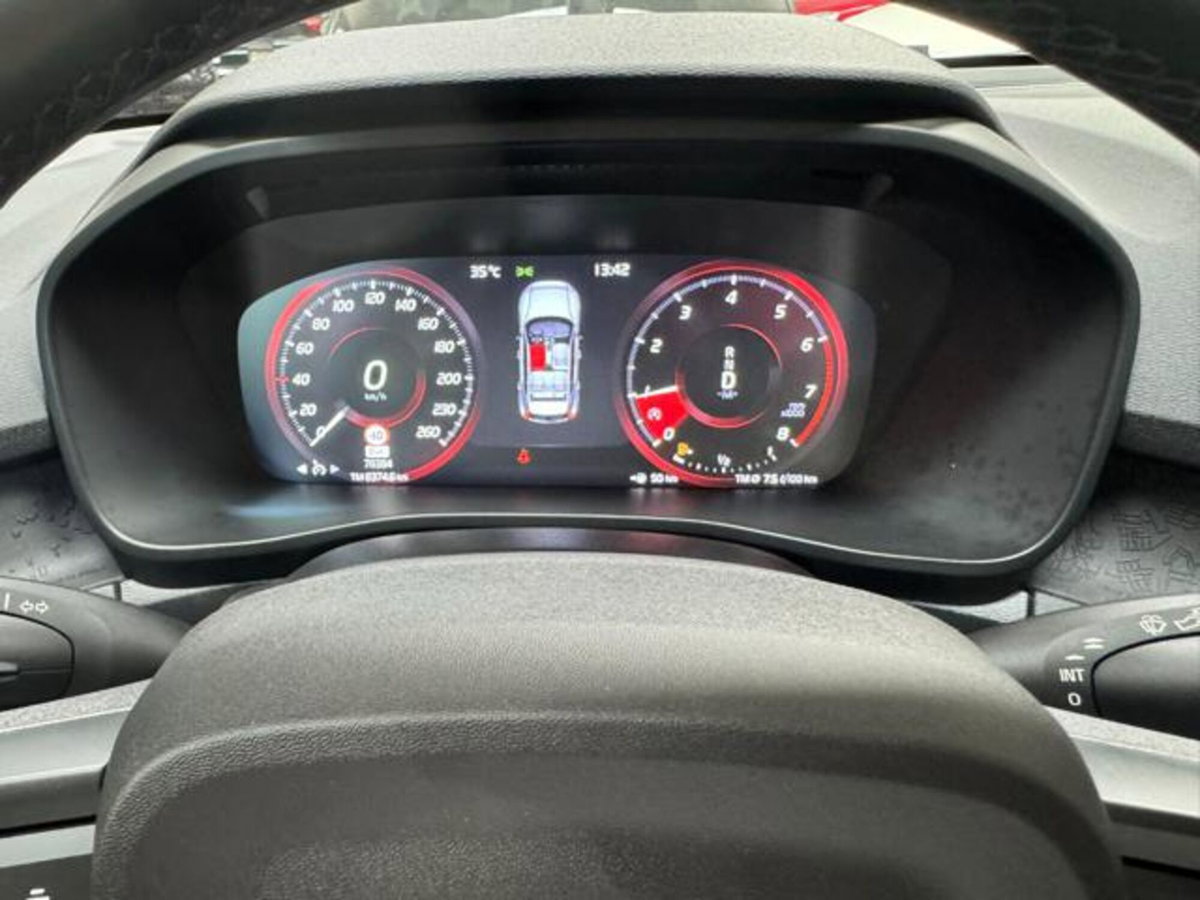 Volvo XC40 T2 automatico Core (5)
