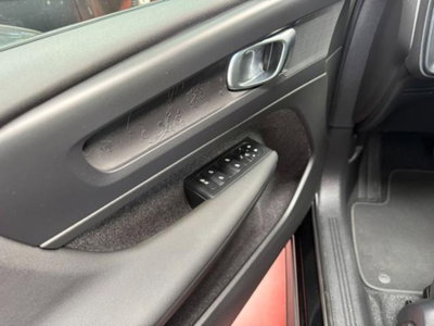 Volvo XC40 T2 automatico Core (9)