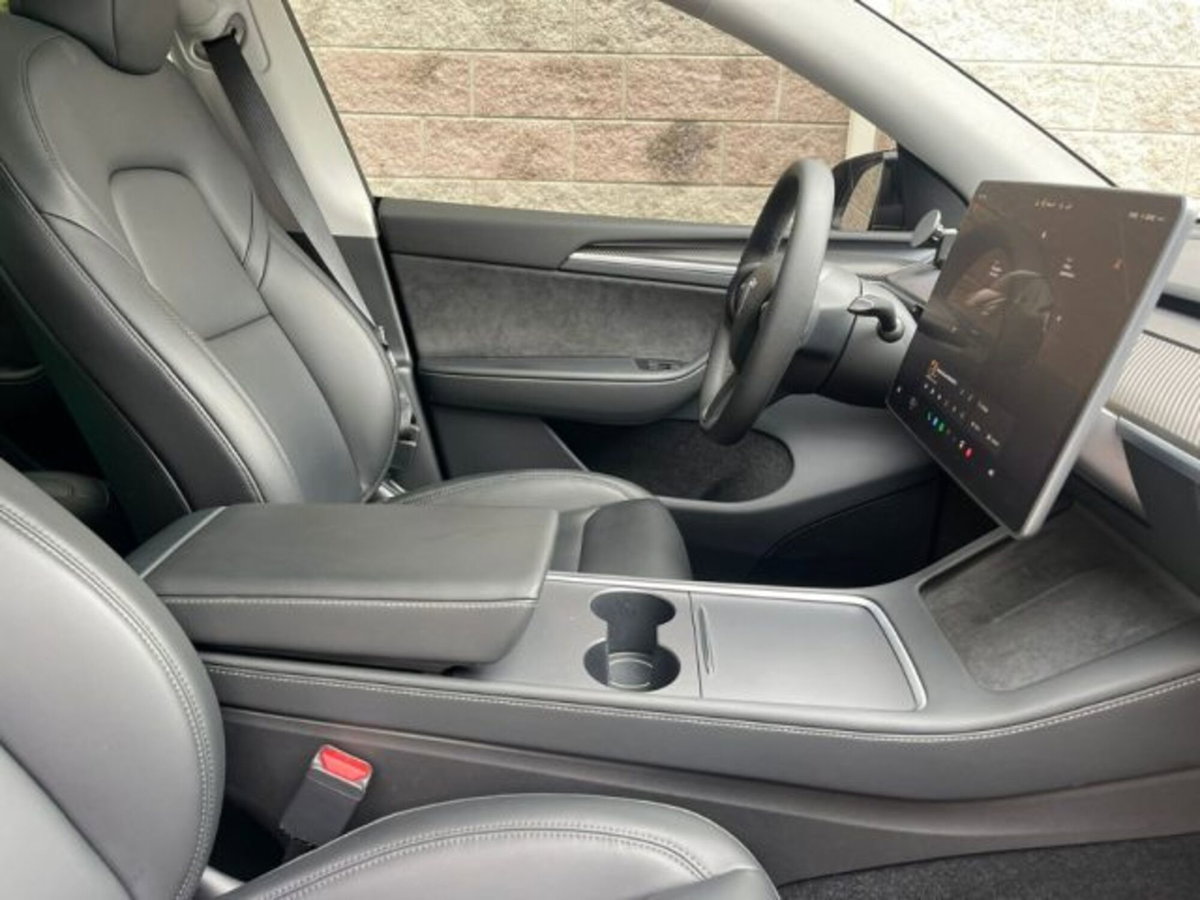 Tesla Model Y Performance Dual Motor awd (12)