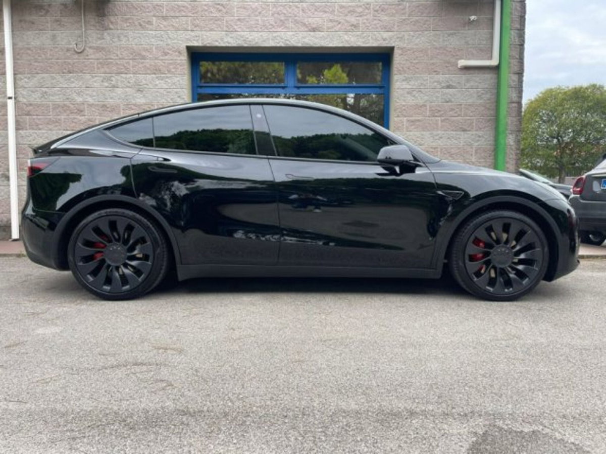 Tesla Model Y Performance Dual Motor awd (2)
