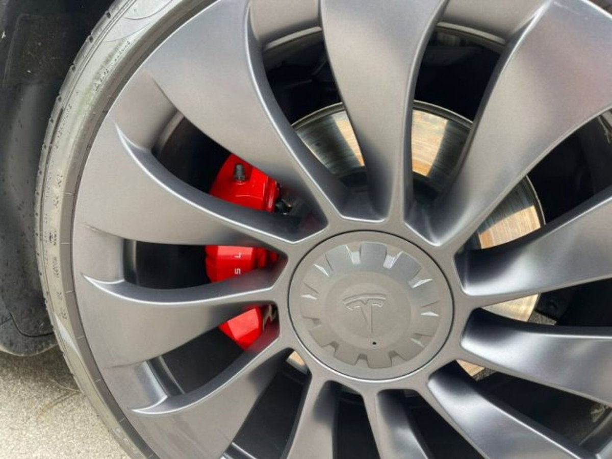 Tesla Model Y Performance Dual Motor awd (5)