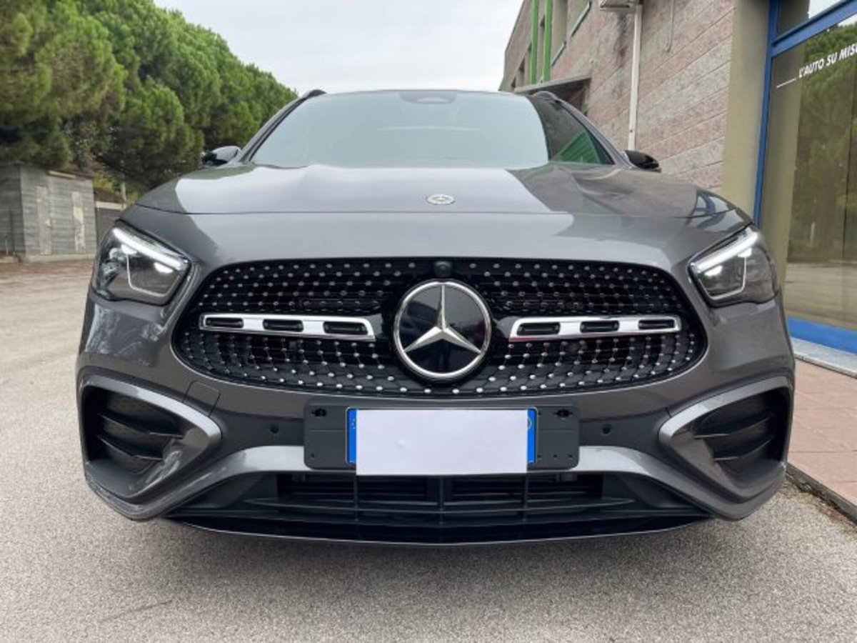 Mercedes-Benz GLA SUV 180 d Automatic Premium (3)