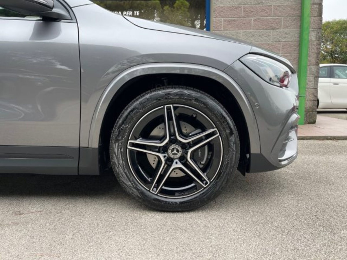 Mercedes-Benz GLA SUV 180 d Automatic Premium (5)