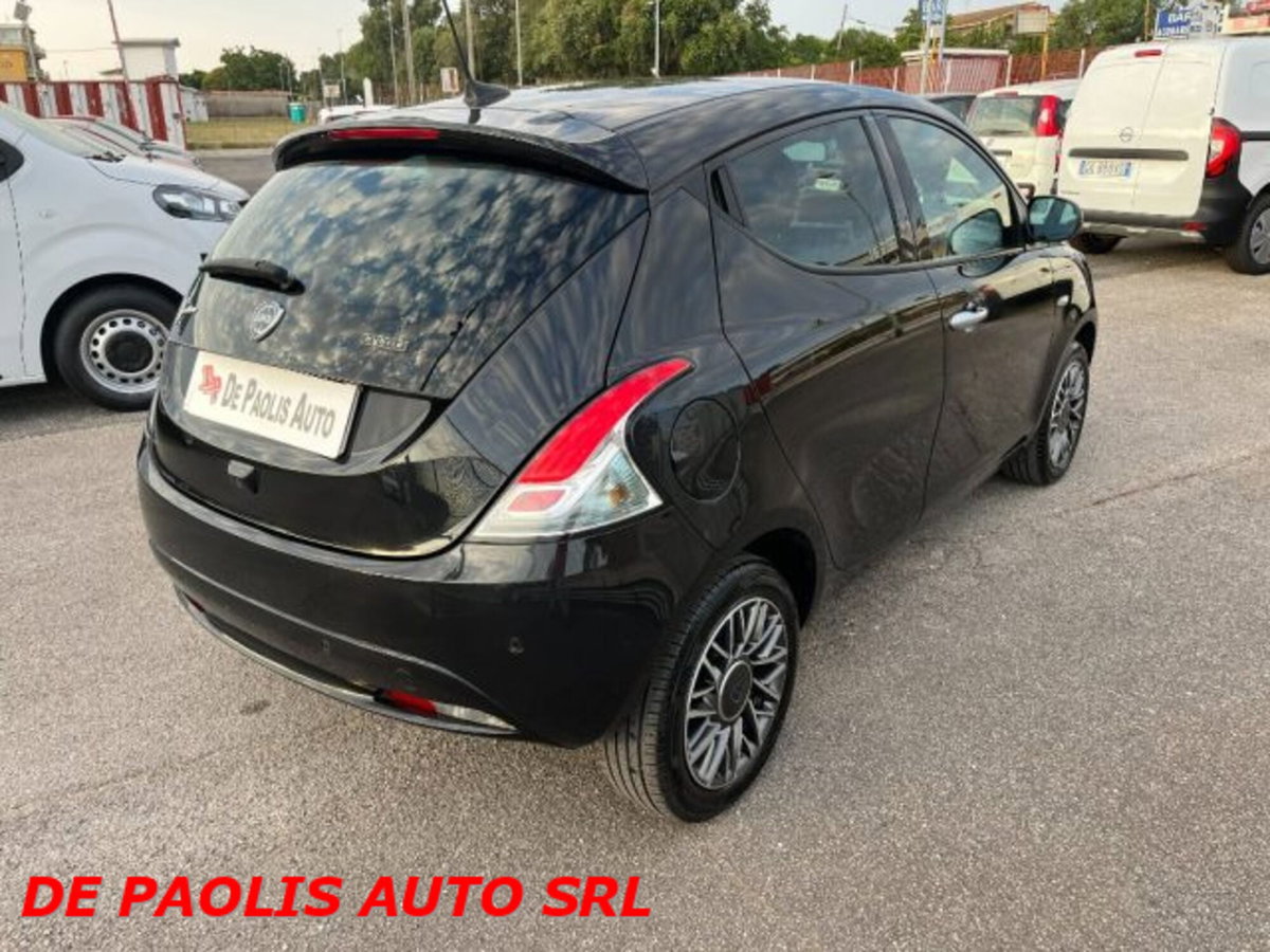 Lancia Ypsilon 1.0 FireFly 5 porte S&S Hybrid Gold Plus (3)