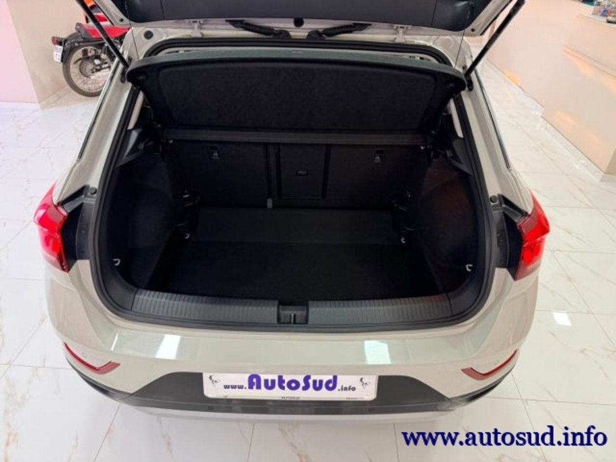 Volkswagen T-Roc 2.0 tdi Life 115cv (18)