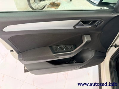 Volkswagen T-Roc 2.0 tdi Life 115cv (9)