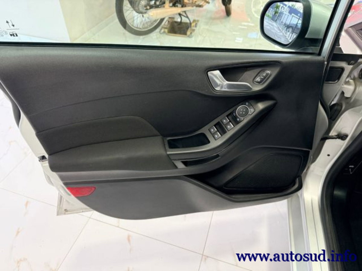Ford Fiesta 1.5 EcoBlue 5 porte Business High (9)