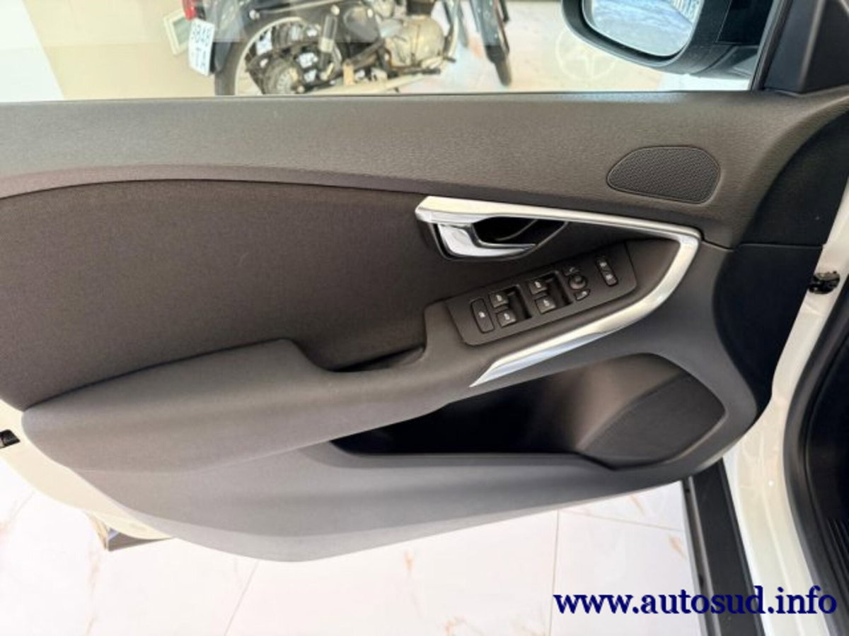 Volvo V40 Cross Country D2 Geartronic (9)