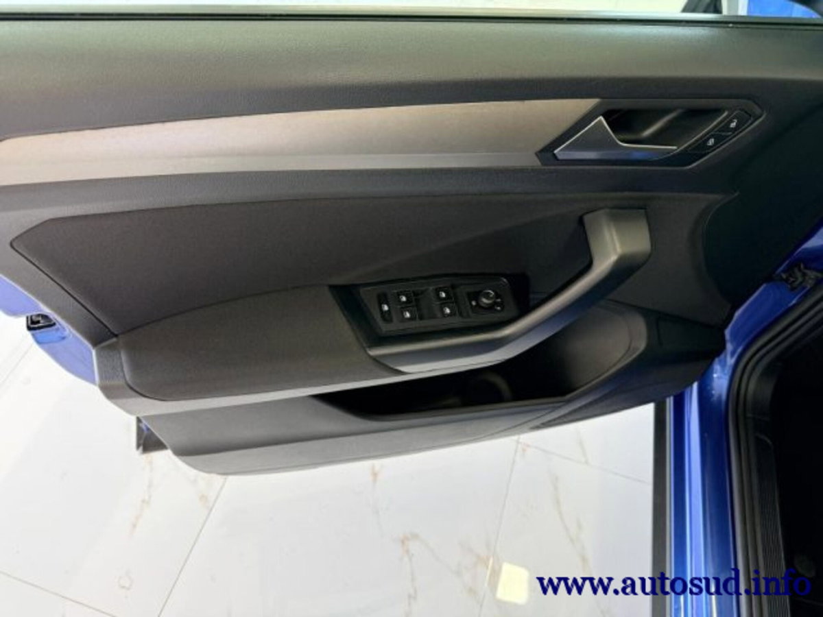 Volkswagen T-Roc 2.0 tdi Life 115cv (9)
