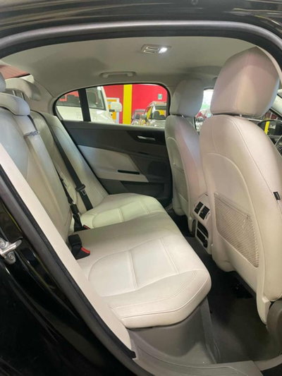 Jaguar XE 2.0 D 180 CV aut. Pure (11)