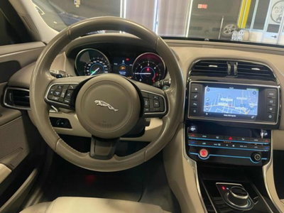Jaguar XE 2.0 D 180 CV aut. Pure (3)