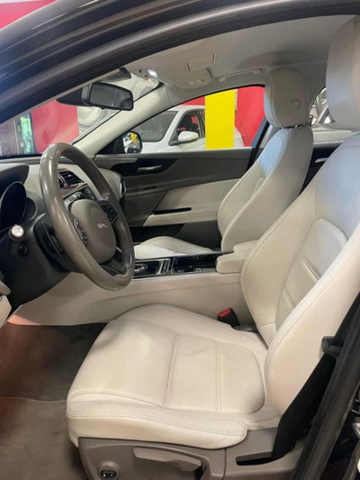Jaguar XE 2.0 D 180 CV aut. Pure (6)