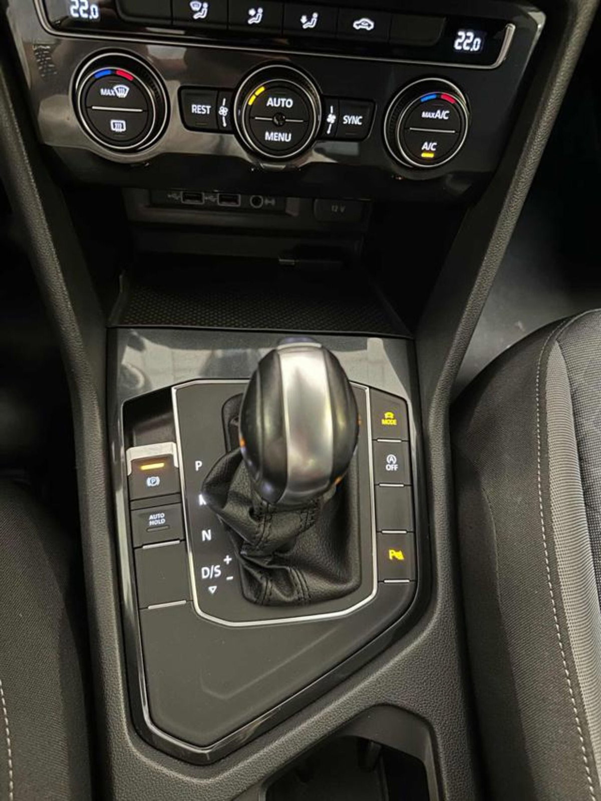 Volkswagen Tiguan Allspace 2.0 tdi R-Line 150cv dsg (9)