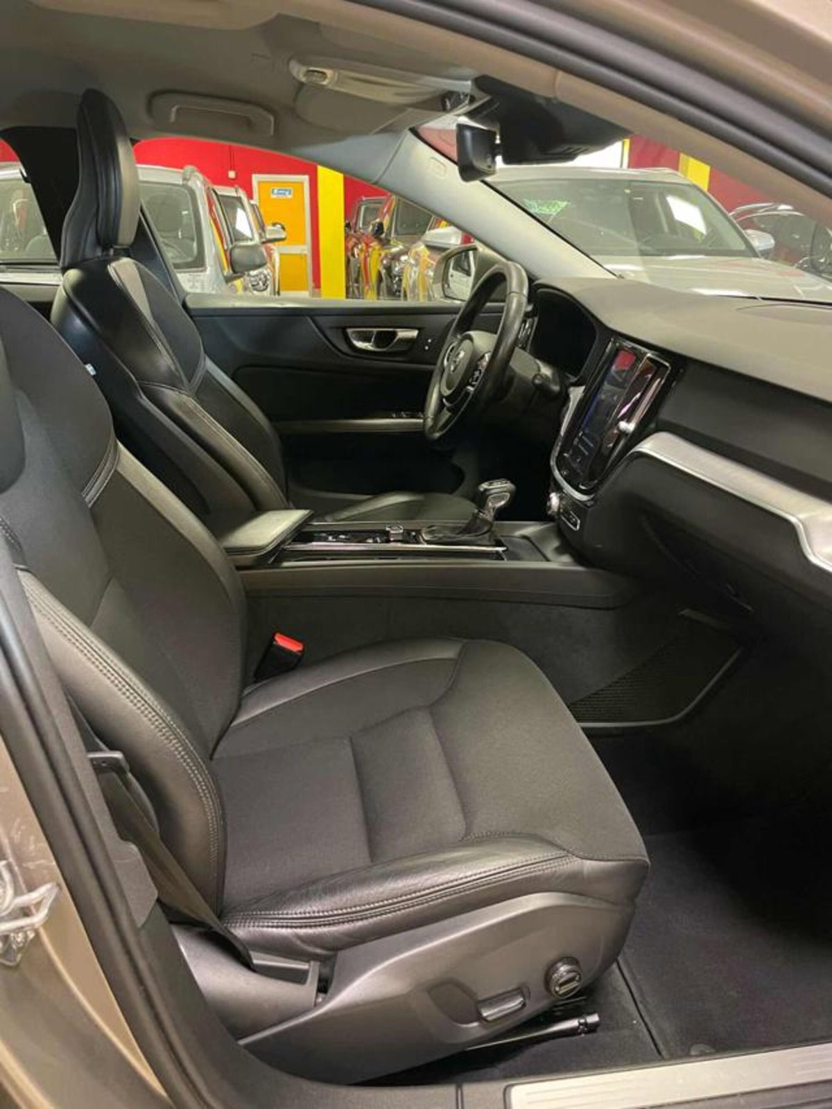 Volvo V60 Cross Country D4 AWD Geartronic Pro (14)