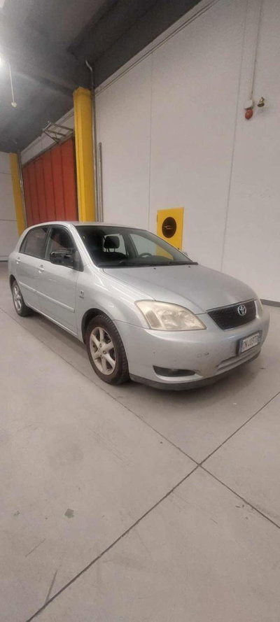 Toyota Corolla 1.6 16V 5 porte usata