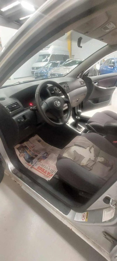 Toyota Corolla 1.6 16V 5 porte (10)