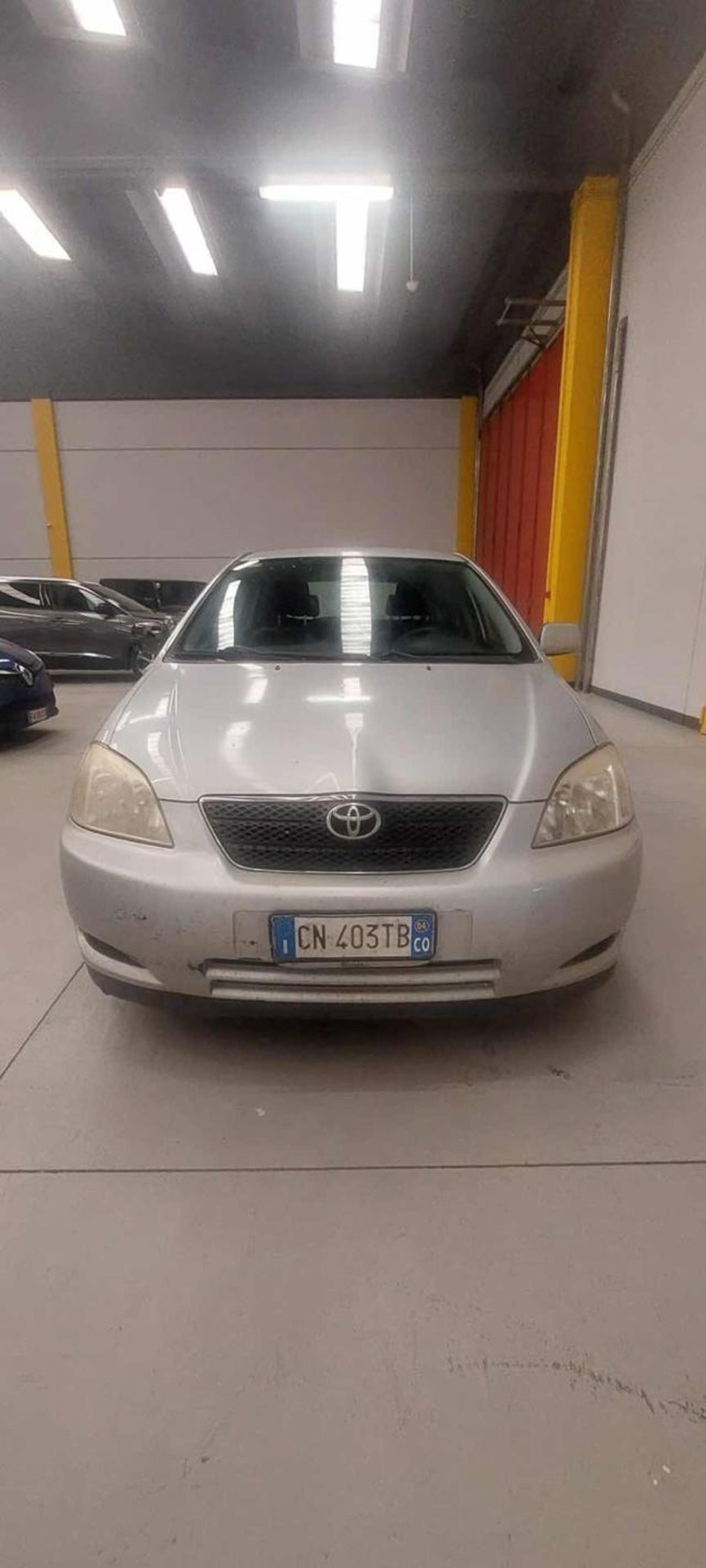 Toyota Corolla 1.6 16V 5 porte (2)