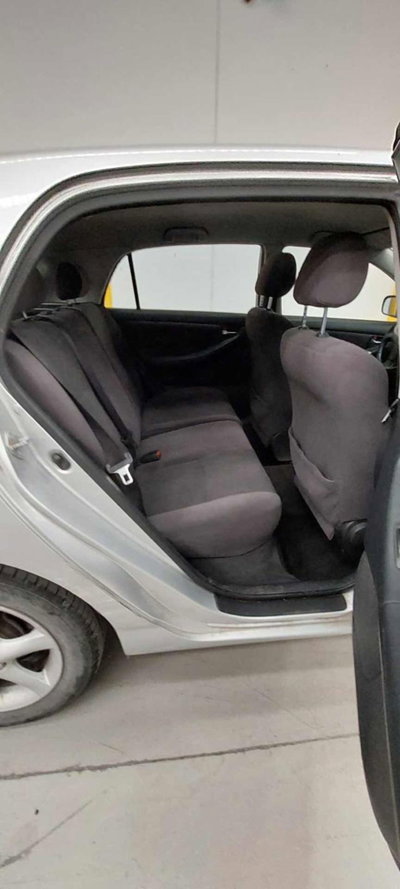 Toyota Corolla 1.6 16V 5 porte (7)