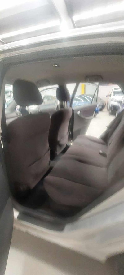 Toyota Corolla 1.6 16V 5 porte (9)