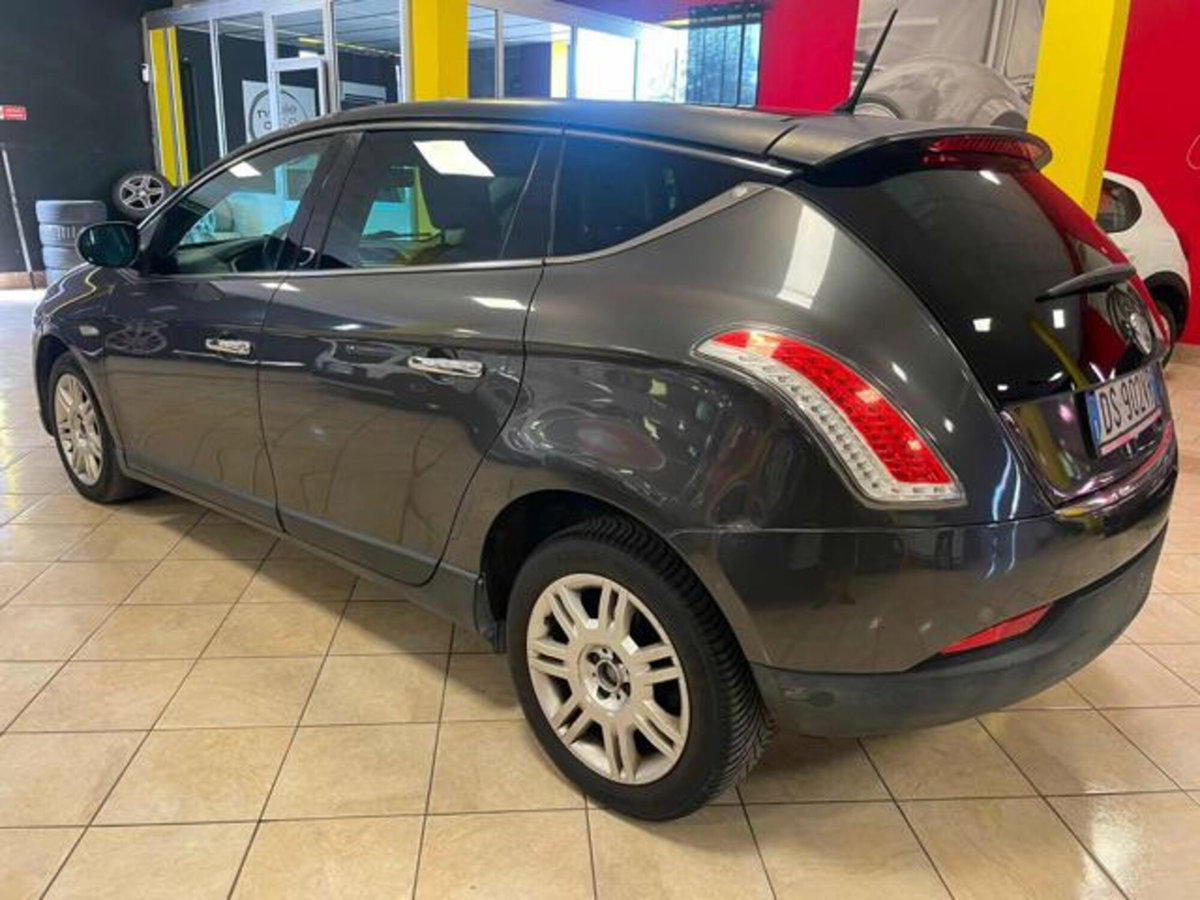 Lancia Delta 2.0 MJT DPF Executive (5)