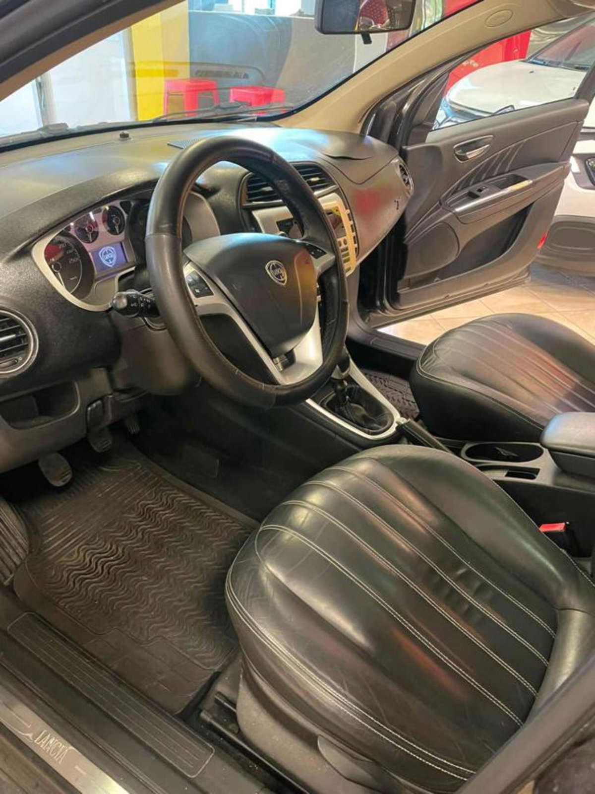 Lancia Delta 2.0 MJT DPF Executive (6)