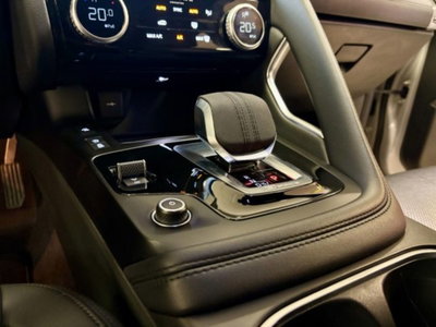 Jaguar E-Pace 2.0D I4 163 CV AWD Auto (17)