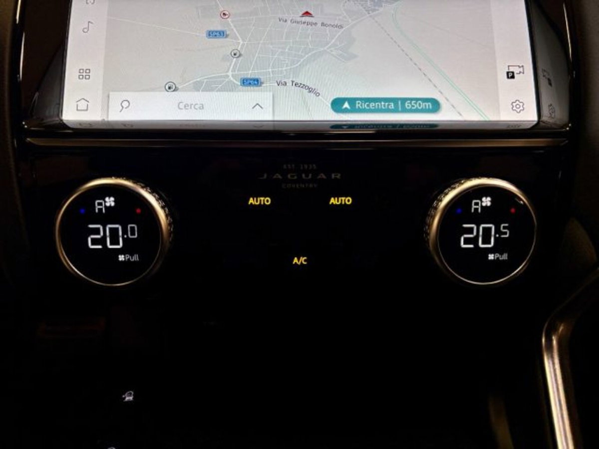 Jaguar E-Pace 2.0D I4 163 CV AWD Auto (18)