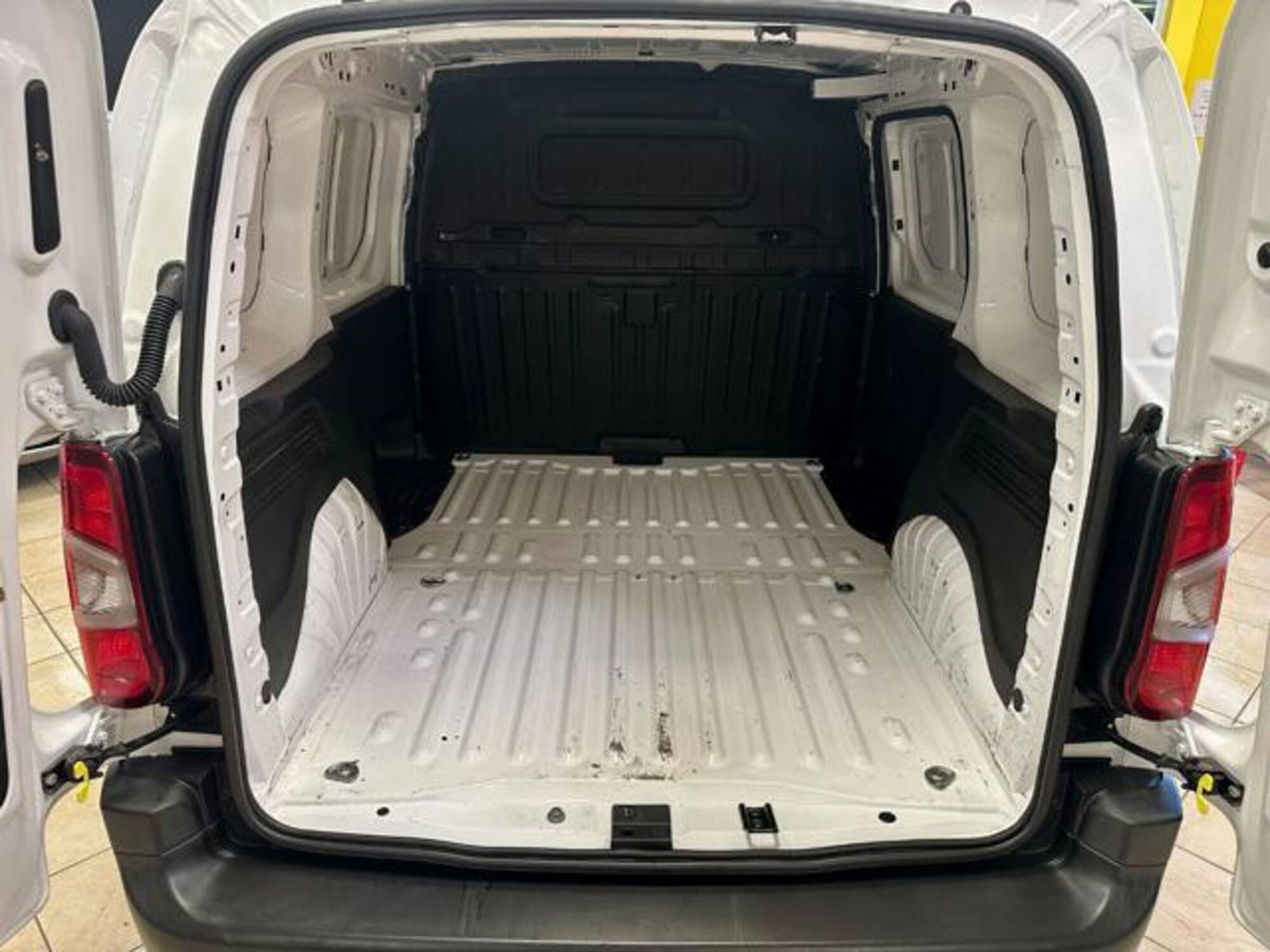 Toyota Proace City City 1.5D 100 CV S&S PC 4p. Ground (6)