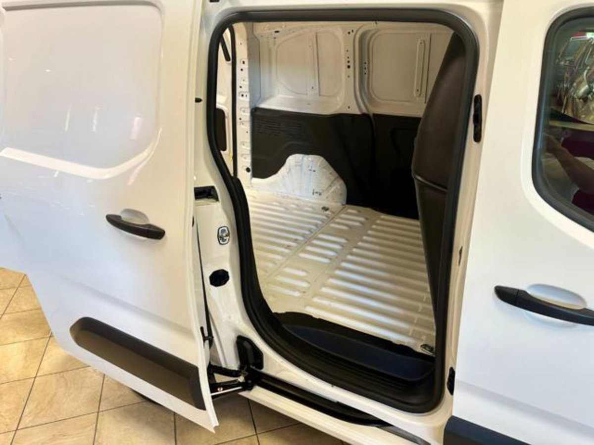 Toyota Proace City City 1.5D 100 CV S&S PC 4p. Ground (7)