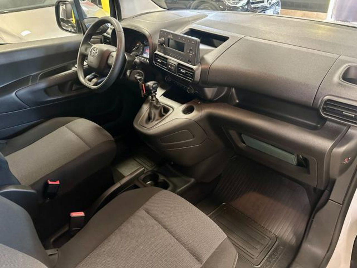 Toyota Proace City City 1.5D 100 CV S&S PC 4p. Ground (9)