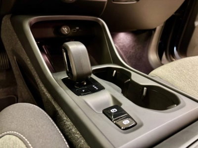 Volvo XC40 B3 automatico Core (13)