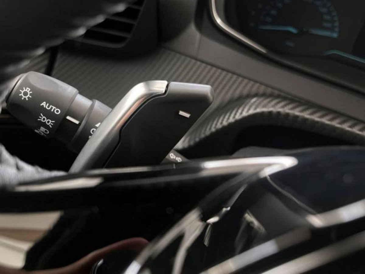 Peugeot 2008 1.2 hybrid Style 145cv e-dcs6 (16)