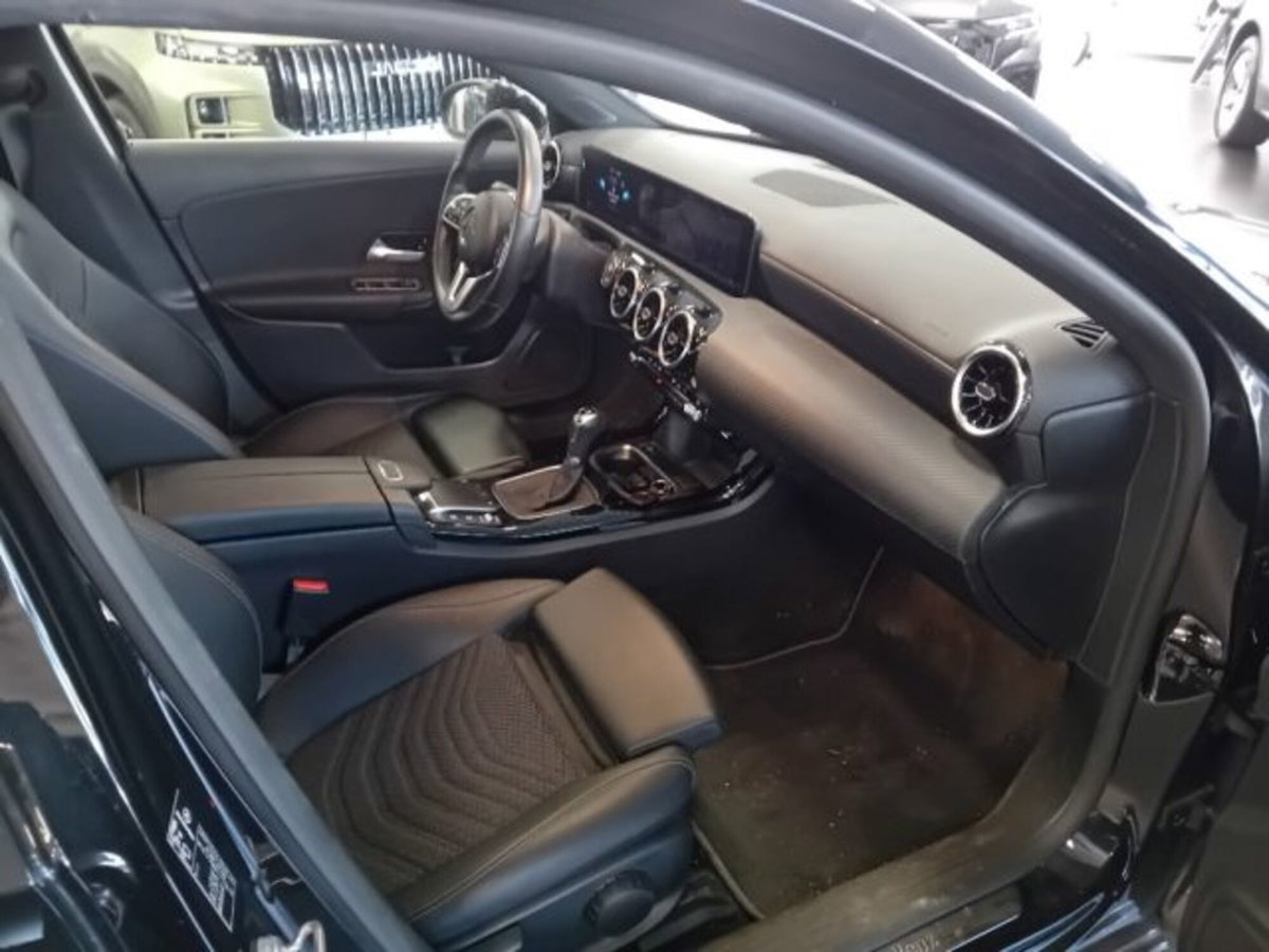 Mercedes-Benz Classe A Sedan 180 4p. Sport (14)