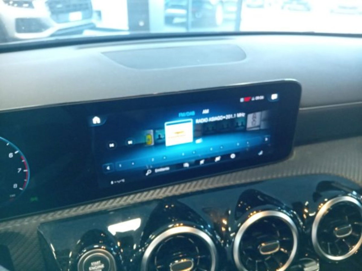Mercedes-Benz Classe A Sedan 180 4p. Sport (17)
