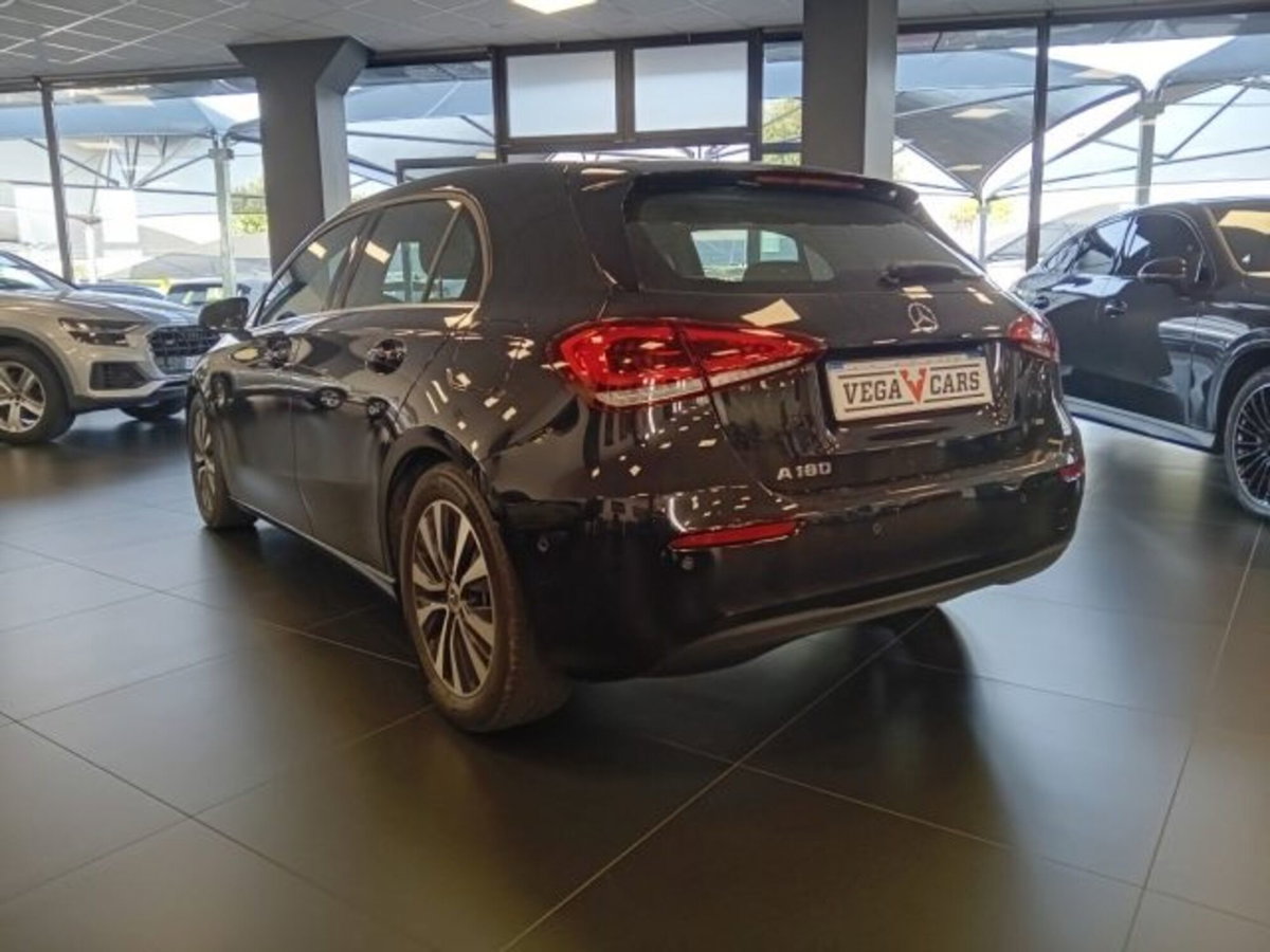 Mercedes-Benz Classe A Sedan 180 4p. Sport (6)