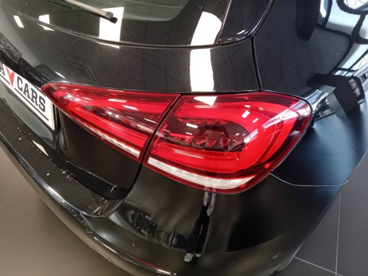 Mercedes-Benz Classe A Sedan 180 4p. Sport (9)