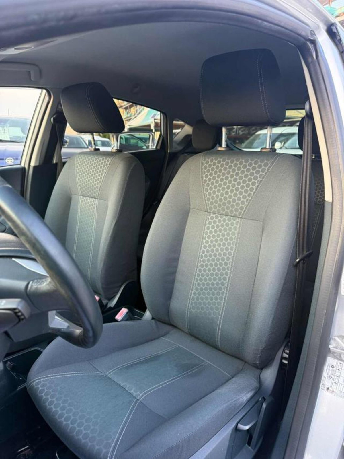 Ford Fiesta 1.4 TDCi 68CV 5 porte Titanium (12)
