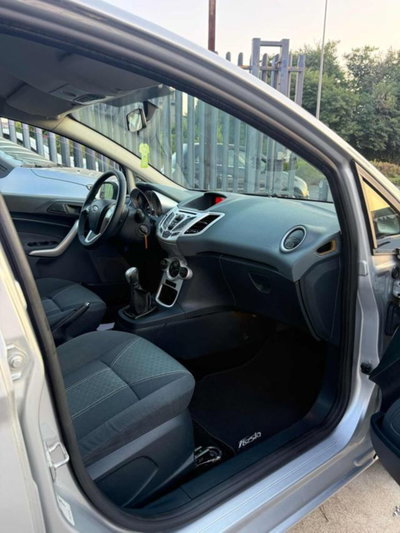 Ford Fiesta 1.4 TDCi 68CV 5 porte Titanium (15)