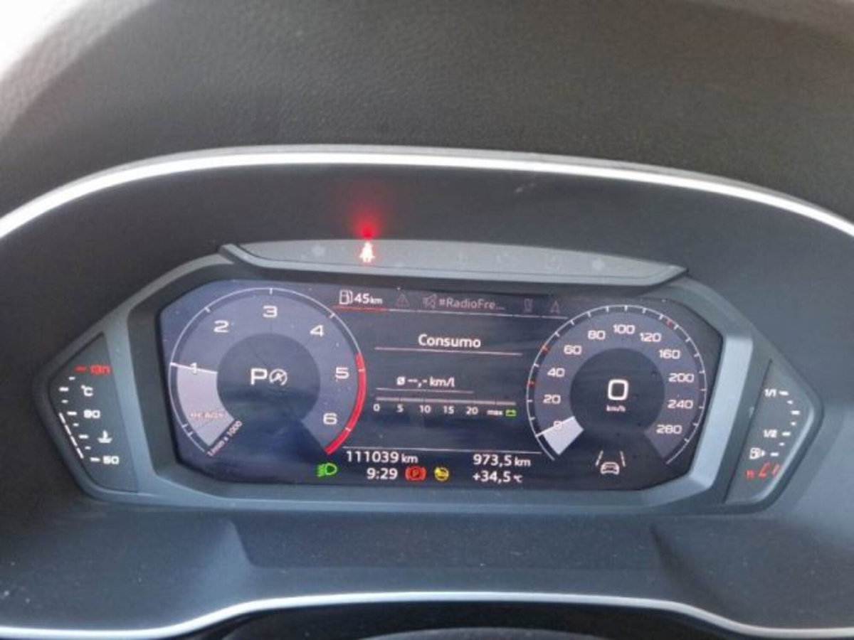 Audi Q3 35 TDI quattro S tronic Business Advanced (4)