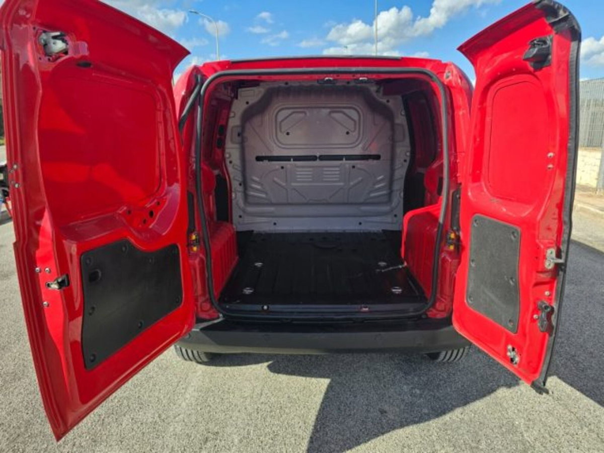 Fiat Fiorino 1.3 MJT 75CV Furgone Adventure (7)