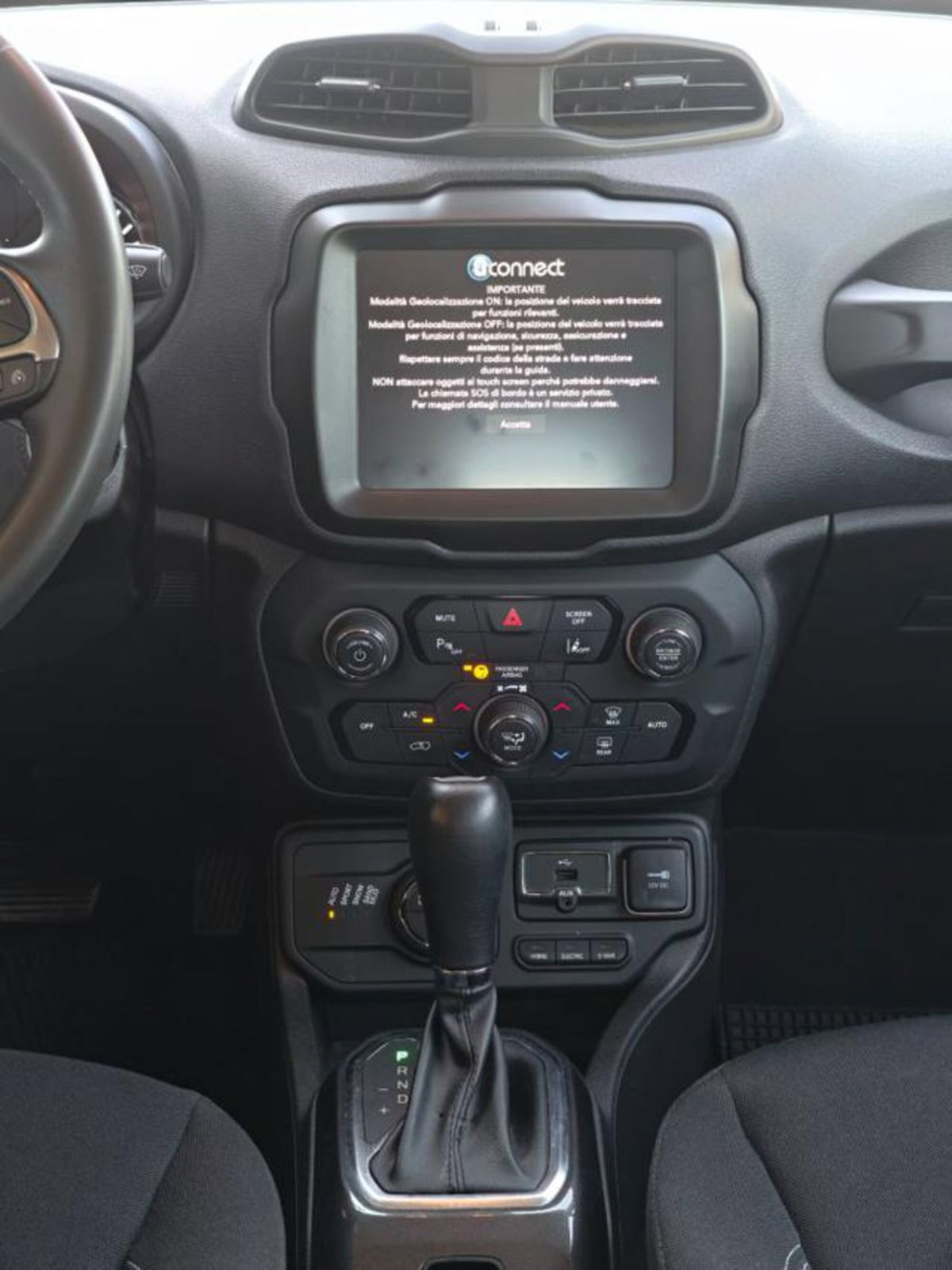Jeep Renegade 1.3 T4 190CV PHEV 4xe AT6 Limited (10)