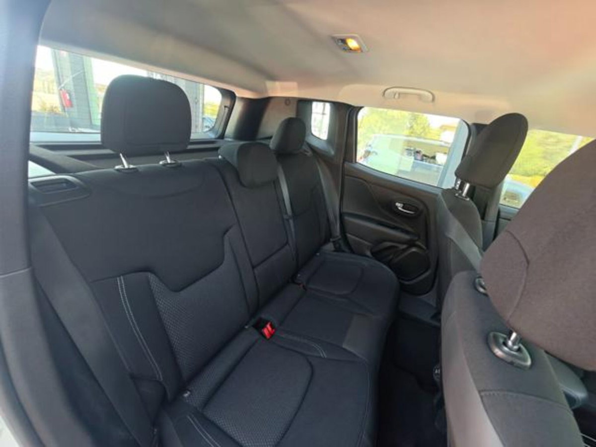 Jeep Renegade 1.3 T4 190CV PHEV 4xe AT6 Limited (12)