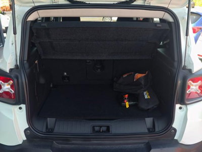 Jeep Renegade 1.3 T4 190CV PHEV 4xe AT6 Limited (15)