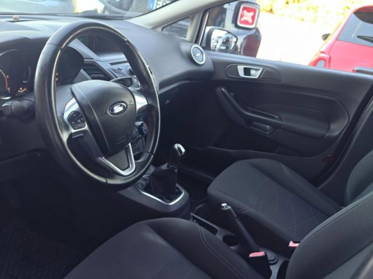 Ford Fiesta 1.5 TDCi 75CV 5 porte Titanium (8)