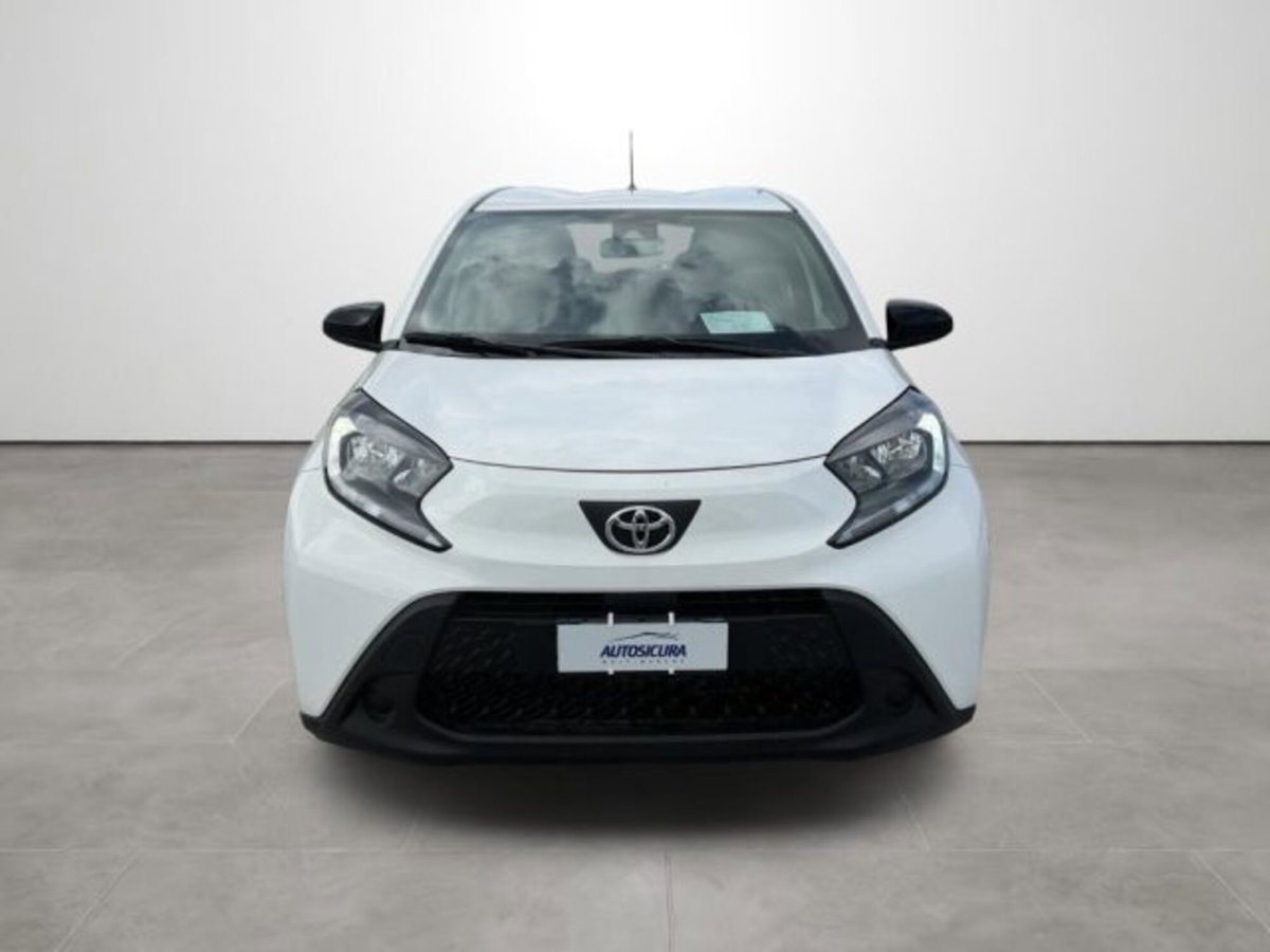Toyota Aygo X 1.0 VVT-i 72 CV 5p. Undercover S-CVT (2)