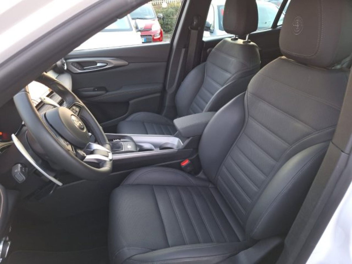 Alfa Romeo Tonale 1.6 Veloce 130cv tct6 (14)