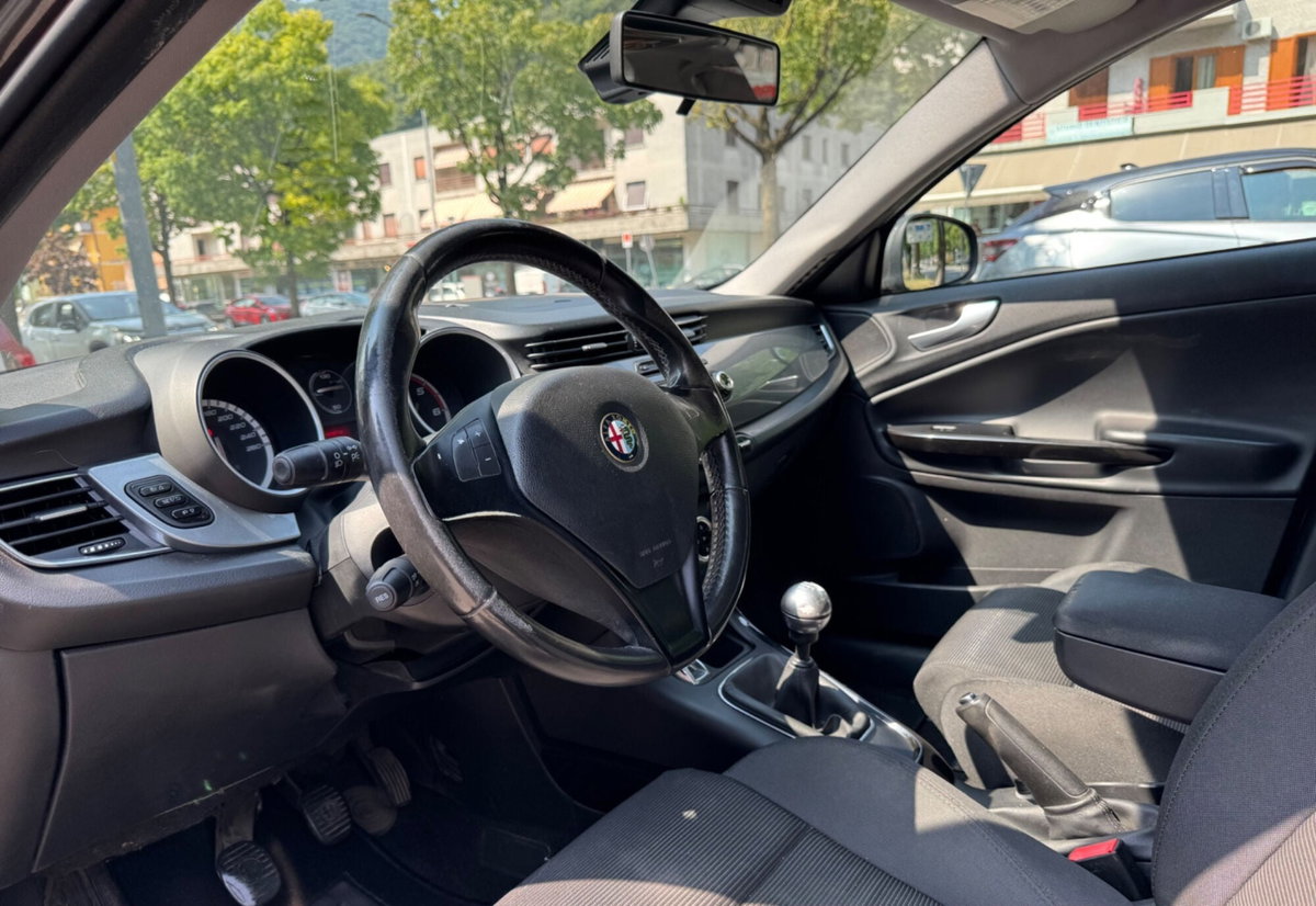 Alfa Romeo Giulietta 1.6 JTDm-2 Exclusive (10)